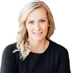 Headshot of Claudia Baumann