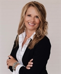 Headshot of Roxie Auck