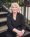 Headshot of Dorothy Stolba