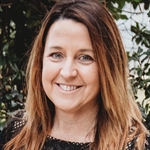 Headshot of Sandra Cribb