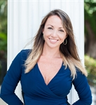 Headshot of Holly Carpenter